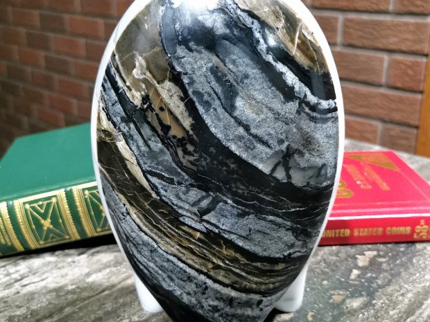 Marbled Elegance: The Orb of Geological Wonders